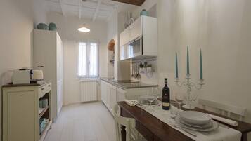 Refrigerador, microondas, parrilla de estufa y lavavajillas