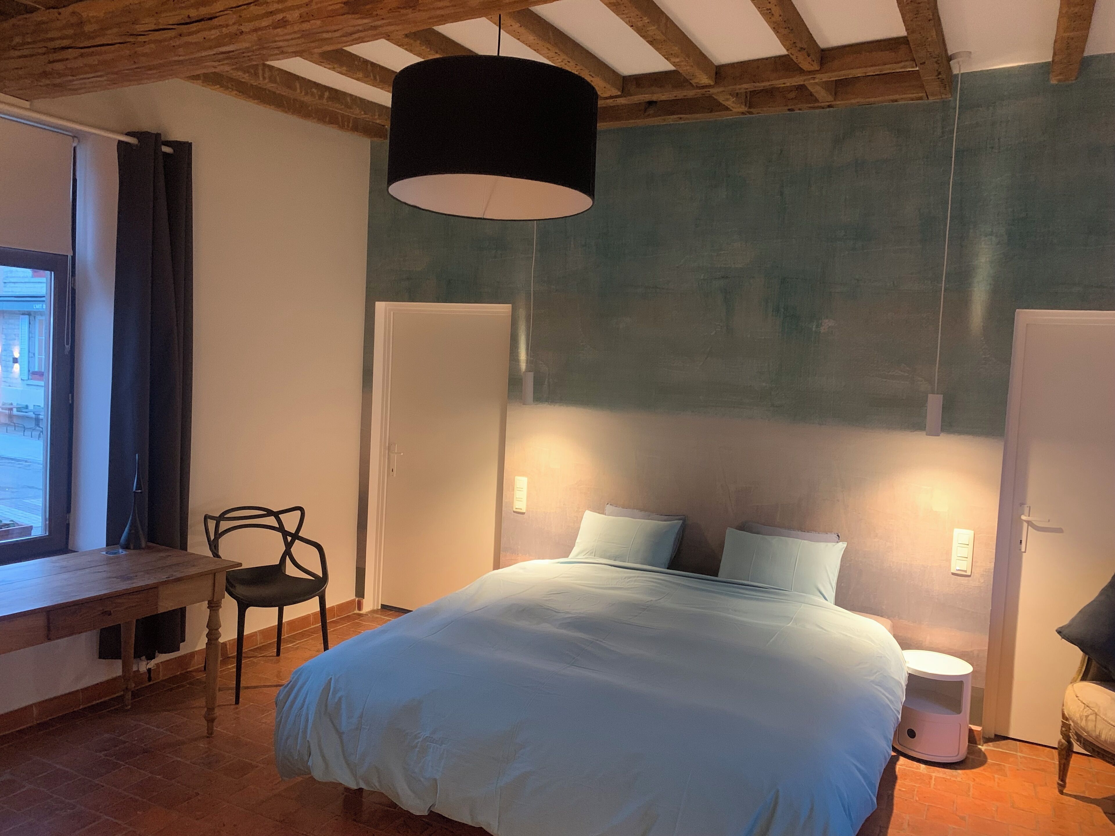 1 slaapkamer, een strijkplank/strijkijzer, wifi, beddengoed