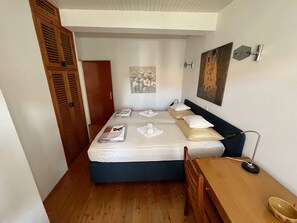 1 bedroom, desk, iron/ironing board, free WiFi - Charming 1-bedroom apartment with AC in sunny Lumbarda (Lumbarda)