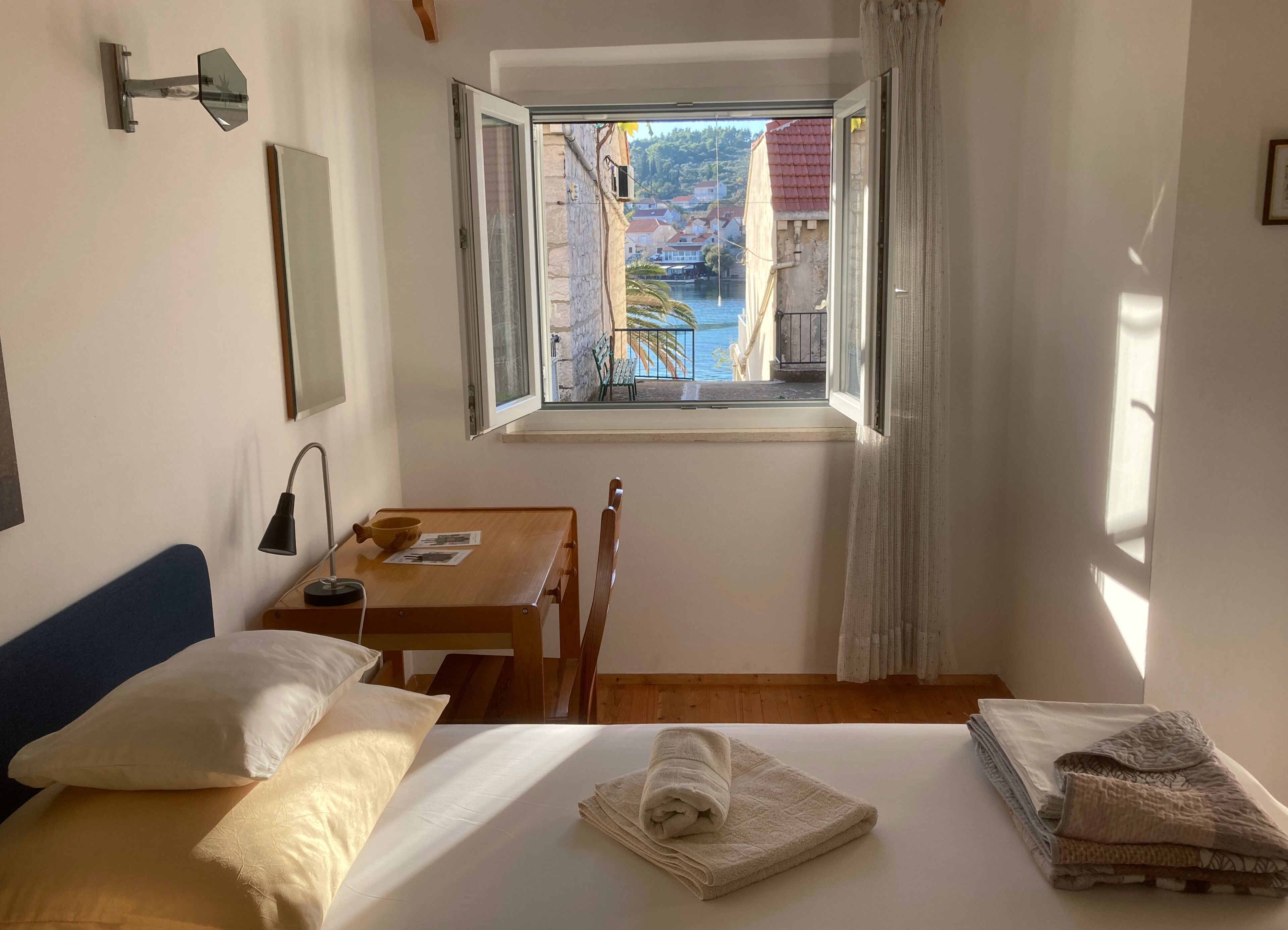 Iron/ironing board, WiFi, bed sheets