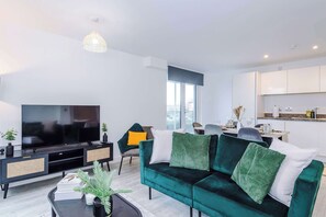 TV, offices - Stylish duplex 2-bed with balcony & parking (Manchester)