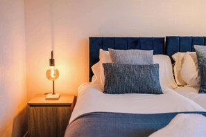 Iron/ironing board, WiFi, bed sheets - Elite 5BR Manchester Hub | Fast WiFi | M56 Link (Manchester)