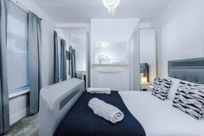 3 habitaciones, tabla de planchar con plancha, wifi y ropa de cama 