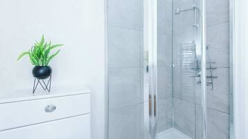 Shower, towels