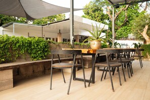 Outdoor dining - amalfi surf lodge  (Chiltiupan)