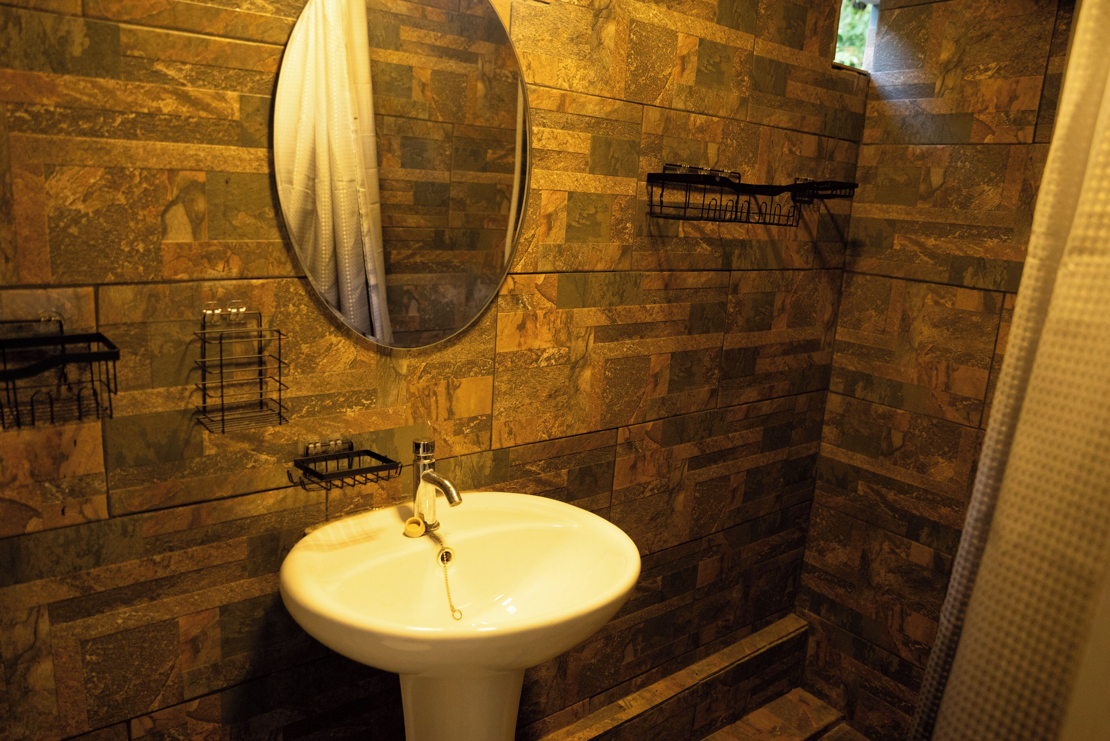 Dobbeltværelse | Badeværelse | Bruser, håndklæder, Sæbe, Shampoo