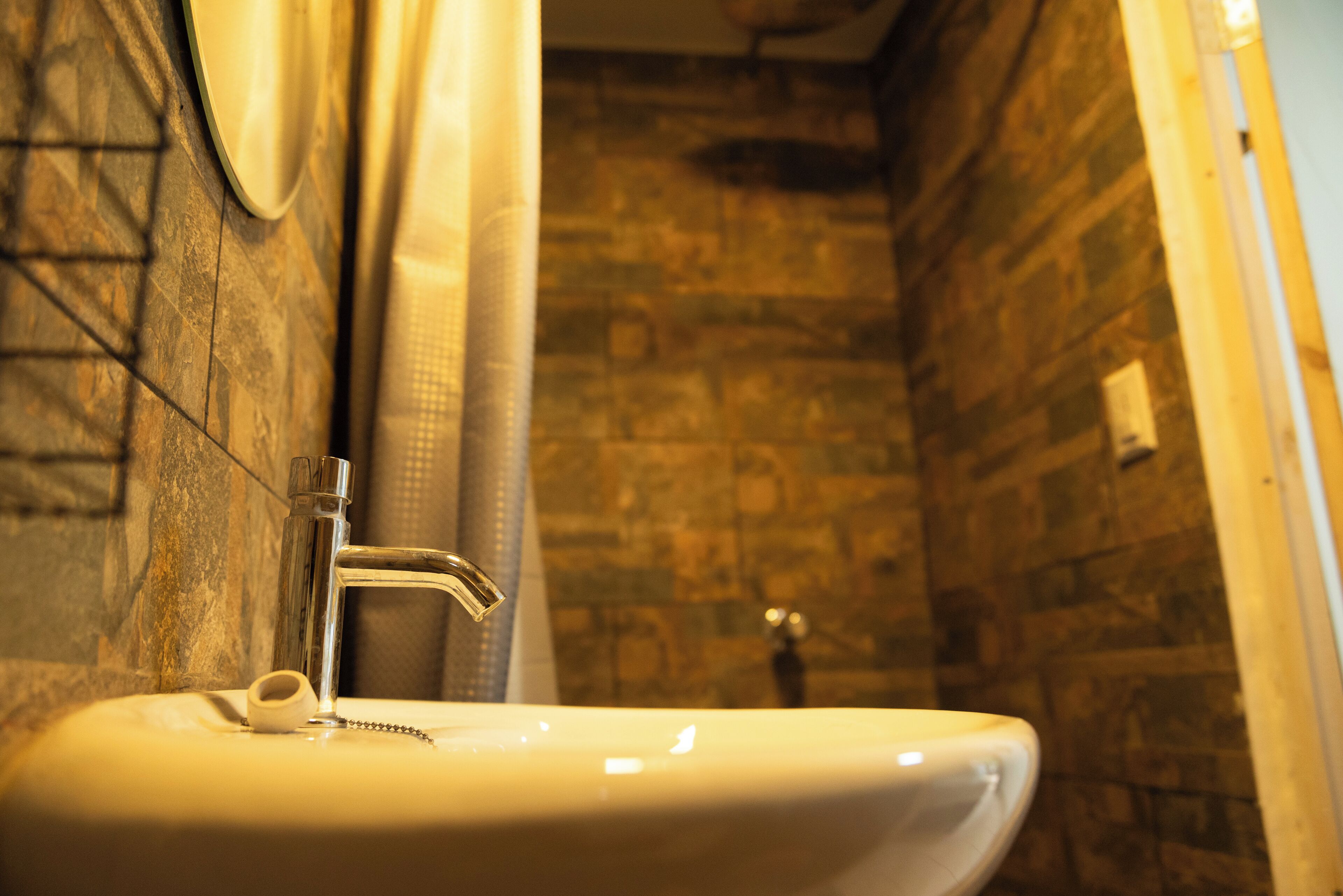 Basic Double Room | Bathroom | Towels, soap, shampoo, toilet paper