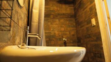 Basic Double Room | Bathroom | Towels, soap, shampoo, toilet paper