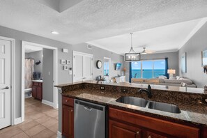 Interior - Crystal Shores West Beachfront 2 Bed. Indoor/Outdoor Pool. Free Daily Activities (Gulf Shores)