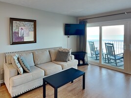 Apartamento (1 Bedroom) | Zona de estar | Una televisión