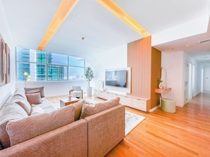 Living area - Opulent Flat with Beach & Canal View (Dubai)