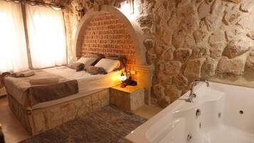 Deluxe Suite, Balcony, City View | Soundproofing, iron/ironing board, free WiFi