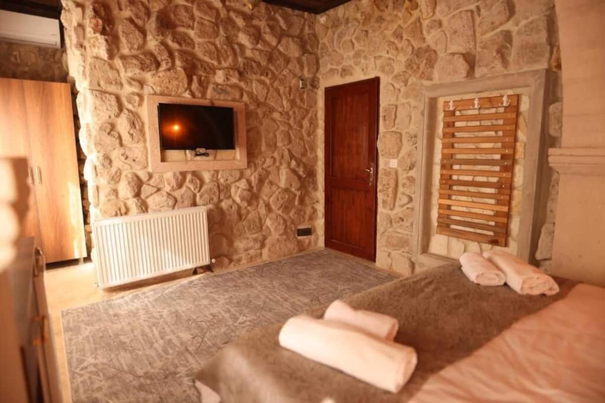 Family Room, Balcony, City View | Soundproofing, iron/ironing board, free WiFi