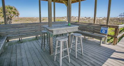 Surf Crest 9 Ocean front property 2 bdrm 2 bth cottage, Pet Friendly
