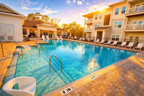 Cozy 1-bedroom apartment in beautiful Jacksonville with AC and gym access pool!!