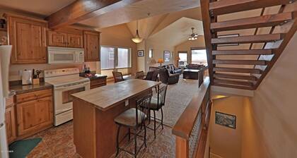 Mountain Town Home - Hot Tub, Bikes & Views!