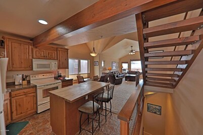 Mountain Town Home - Hot Tub, Bikes & Views!