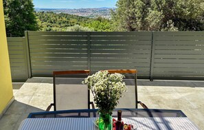 Outdoor dining - Beautiful home in Klis (Klis)