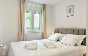 4 bedrooms, iron/ironing board, travel cot, free WiFi - Beautiful home in Klis (Klis)