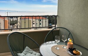 Outdoor dining - Cozy apartment in Tucepi with house sea view (Tucepi)