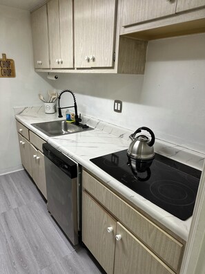 Microwave, oven, stovetop, dishwasher - Gorgeous 1-bedroom condo close to work and play only steps to beach (Satellite Beach)