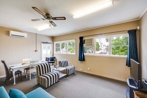 TV - Cathedral Lane Apartment (Napier)