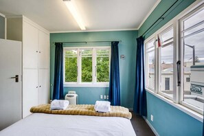 2 habitaciones, tabla de planchar con plancha, wifi y ropa de cama 