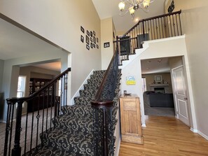 Interior - Spacious 5-bedroom house in Olathe. Finished basement and outdoor deck/space. (Olathe)