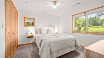 4 bedrooms, free WiFi, bed sheets