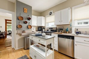 Fridge, microwave, oven, stovetop - Darling Downtown | Walk to Downtown & Beach (Traverse City)