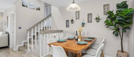 Casa, varias camas, cocina, vista al jardín | Restaurantes