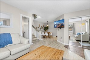 Casa, varias camas, cocina, vistas al jardín | Zona de estar