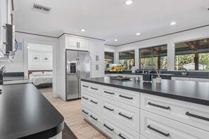 Fridge, microwave, stovetop, dishwasher