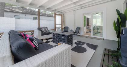 Palm Springs inspired Pool home in Tampa Bay, close to it all!