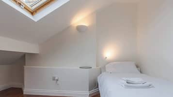 2 bedrooms, iron/ironing board, Internet, bed sheets