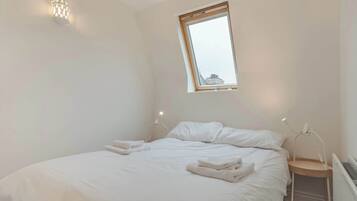 Iron/ironing board, Internet, bed sheets