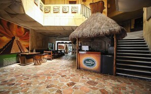 Lobby - Triple Room Retreat Perfect for Groups Seeking Space,  Style & Adventure (Cancún)