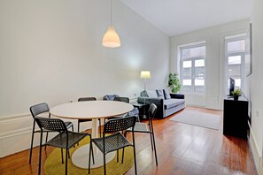 Interior - Bright Cedofeita flat w/ balcony (Porto)