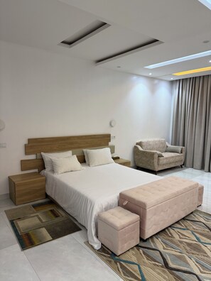 6 bedrooms, iron/ironing board, travel cot, free WiFi