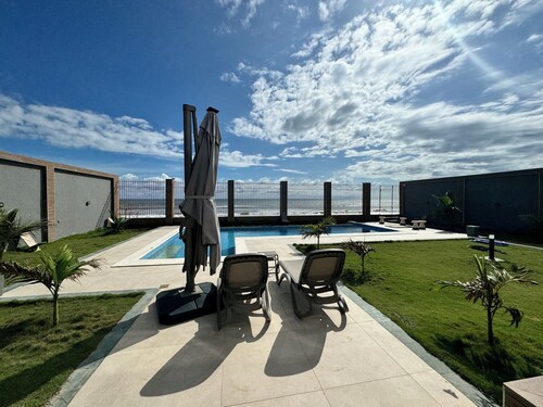 OceanView Ndayane - Senegal: Luxury villa with sea view and swimming pool.