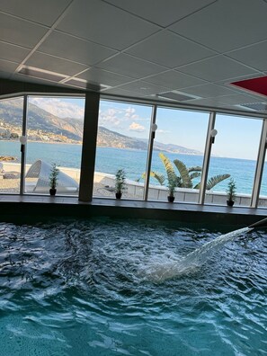 Pool - Bellevue Palace , on the beach fully renovated&equipped apartment next to Monaco (Menton)