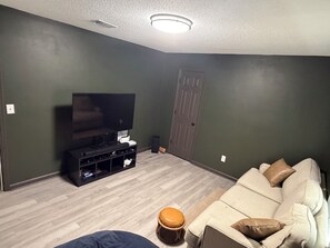 Smart TV, fireplace - Masters Tournament Cozy House in Martinez GA- 12 minutes from the Masters Course (Martinez)
