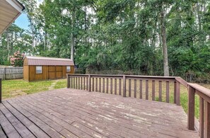 Terrace/patio - Masters Tournament Cozy House in Martinez GA- 12 minutes from the Masters Course (Martinez)