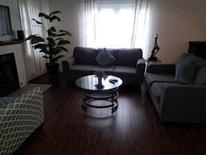 アパートメント 3 ベッド  ルーム 喫煙可 | リビングルーム