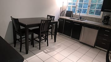 Apartment, 3 Bedrooms, Smoking | Private kitchen