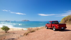 Una spiaggia nelle vicinanze