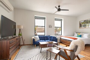 Schreibtisch, WLAN, Bettwäsche