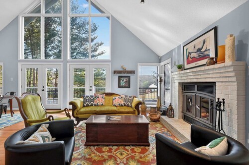 Cabin w Fire Pit, Hot Tub, Screened Porch & More