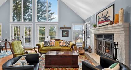 Cabin w Fire Pit, Hot Tub, Screened Porch & More