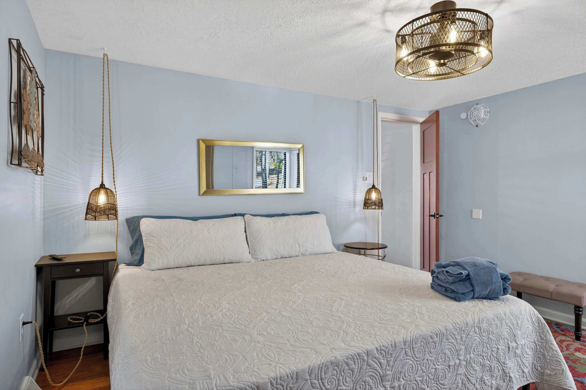 3 bedrooms, iron/ironing board, WiFi, bed sheets